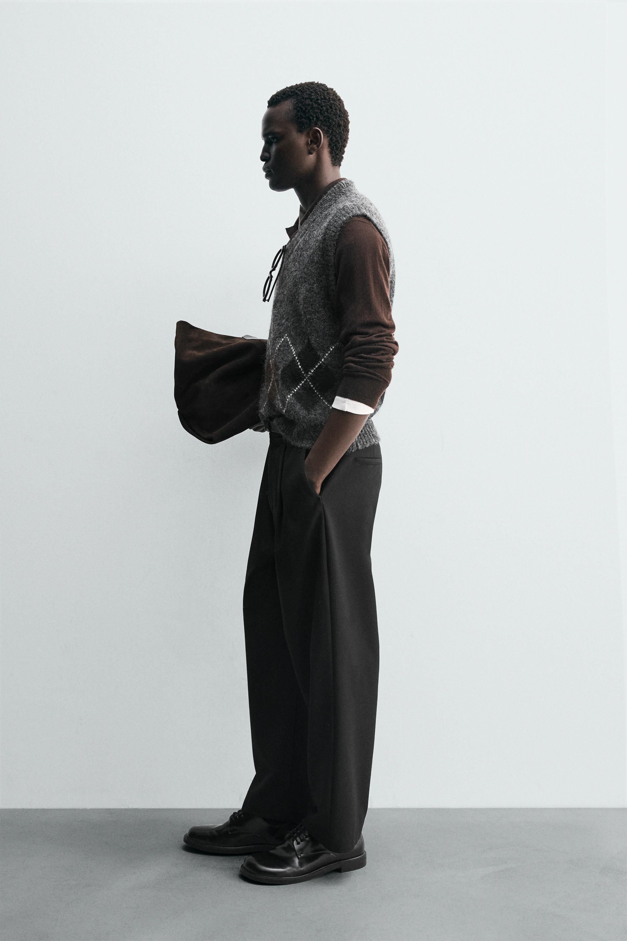 DIAMOND JACQUARD KNIT VEST